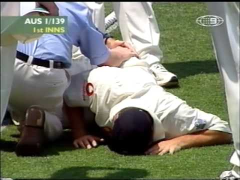 *OUCH!* Simon Jones horiffic knee injury at the Gabba.....2002