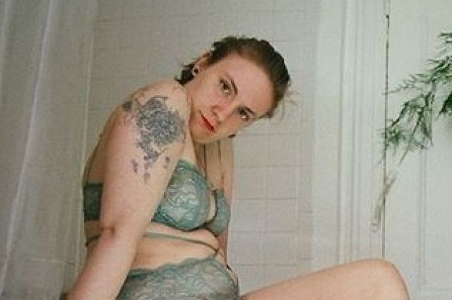 Lena Dunham (R) and Jemima Kirke pose for the Lonely Girls Project.