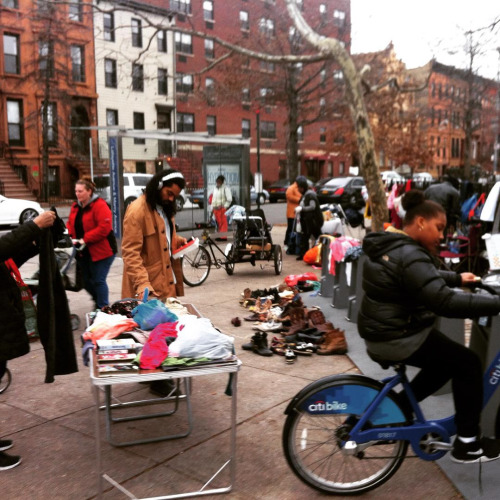 #Brooklyn #FreeStore - today and every Friday at Lafayette & Marcy in #BedStuy 1 block from the Bedford G train noon-dusk promoting #communityautonomy through #mutualaid #anarchy & #gifteconomy - #freeganism #BrooklynFreeStore #anarquia...