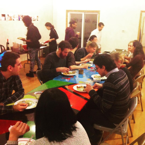 Grub! A regular #freegan community meal in #Brooklyn #NYC. Join us every 3rd Sunday 7-10pm at the SolarYogaAshram 373 9th st. park slope between 5th & 6th
#freeganism #anarchy #veggies #wastenothing #buynothing #eathealthy #mutualaid #dumspterdiving...