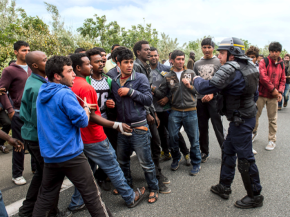 Violence Peaks In ‘No-Go Zone’ Calais As Pressure Builds To Move Migrant Camp To UK 