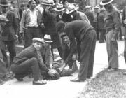 Strike supporter killed by police in Toledo, 1934