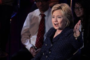 Former Secretary of State Hillary Clinton speaking at the Brown & Black Présidentialisme Forum at Sheslow Auditorium at Drake University in Des Moines, Iowa, 11 January 2016.