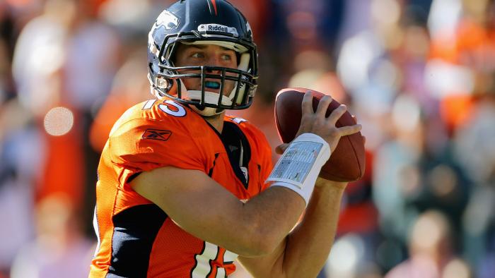 USA footballer Tim Tebow, number 15 of the Denver Broncos looks to pass against the Detroit Lions during the first quarter of gridiron football match at Sports Authority Field at Mile High 30 Oct 2011 in Denver, Colorado, USA. Doug Pensinger/Getty Images/AFP== FOR NEWSPAPERS, INTERNET, TELCOS & TELEVISION USE ONLY ==