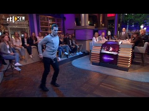 Timor Steffens heupwiegt publiek in vervoering - RTL LATE NIGHT