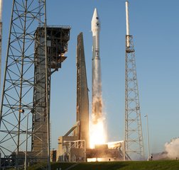 A United Launch Alliance Atlas V rocket lifts off from Space Launch Complex 41 at Cape Canaveral Air Force Station carrying NASA’s Origins, Spectral Interpretation, Resource Identification, Security-Regolith Explorer, or OSIRIS-REx spacecraft on the first U.S. mission to sample an asteroid, retrieve at least two ounces of surface material and return it to Earth for study. Liftoff was at 7:05 p.m. EDT, 9 September, 2016.