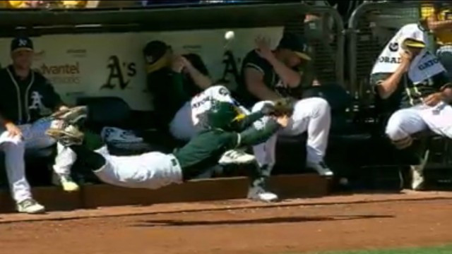 As Ballboy Makes Valiant Effort To Catch Foul Ball, Misses At Chris Smiths Expense