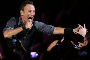 Bruce Springsteen will bring his E Street Band back to Australia for a summer tour in 2017.