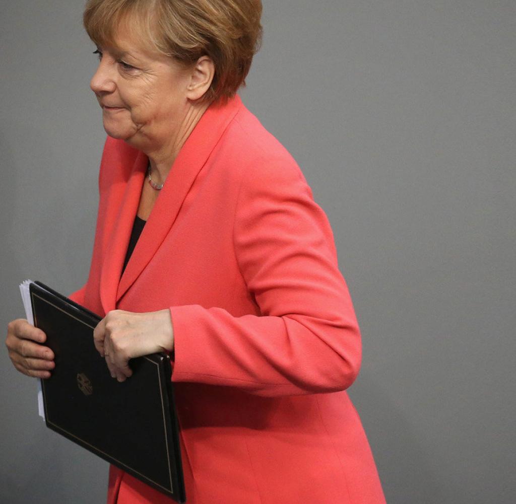 Merkel Gives Government Declaration Following EU Refugees Summit