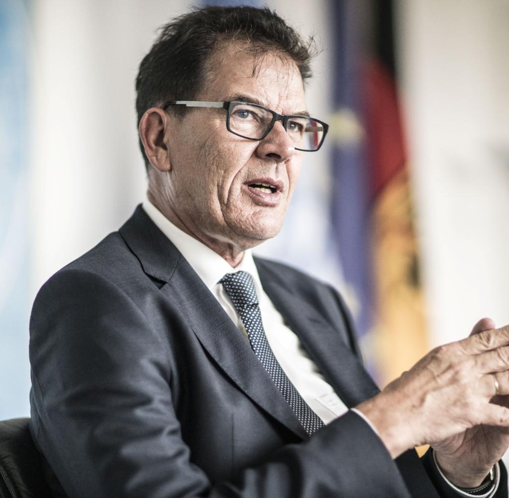 "Wir müssen uns mit der Lage in den Herkunftsländern beschäftigen", sagt Entwicklungsminister Gerd Müller