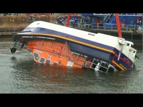 Lifeboat Capsize test