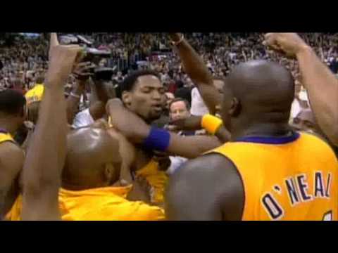 Robert Horry beats the Sacramento Kings