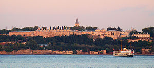 Die Topkapi-paleis gesien vanaf die Bosporus.