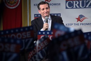 Senator Ted Cruz speaking at a rally in Phoenix, Arizona