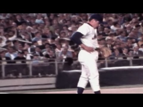 Tom Seaver loses perfect game in 9th