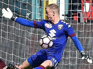 Torino goalkeeper Joe Hart, right, saves a ball during a Serie A soccer match between Roma and Torino at the Turin Olympic stadium, Italy, Sunday, Sept. 25, 2016. (Alessandro Di Marco/ANSA via AP)