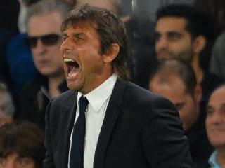 Liverpool's German manager Jurgen Klopp (L) and Chelsea's Italian head coach Antonio Conte watch thier players during the English Premier League football match between Chelsea and Liverpool at Stamford Bridge in London on September 16, 2016. / AFP PHOTO / GLYN KIRK / RESTRICTED TO EDITORIAL USE. No use with unauthorized audio, video, data, fixture lists, club/league logos or 'live' services. Online in-match use limited to 75 images, no video emulation. No use in betting, games or single club/league/player publications. /