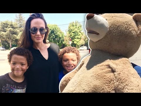 Angelina Jolie Shoves Junk In Her Trunk (TMZ TV)