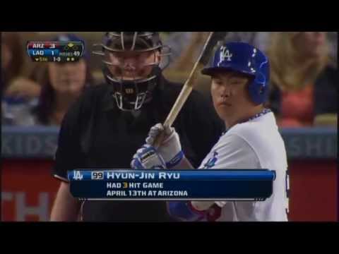 Hyun jin Ryu hits a Triple