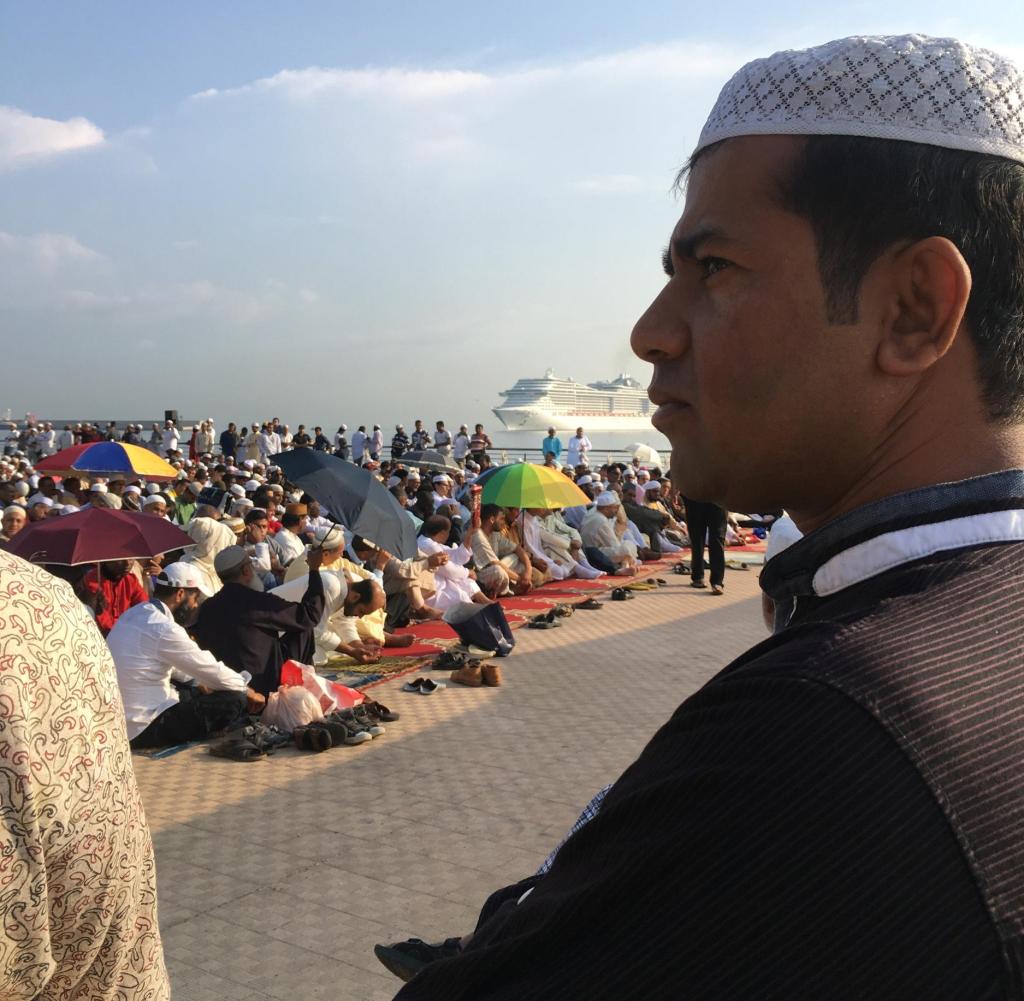 An der Uferpromenade von Palermo beten Muslime. Inzwischen ist das ein normales Bild in der süditalienischen Stadt