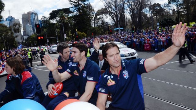 Luke Beveridge, Bob Murphy and Easton Wood take the plaudits from Western Bulldogs fans.