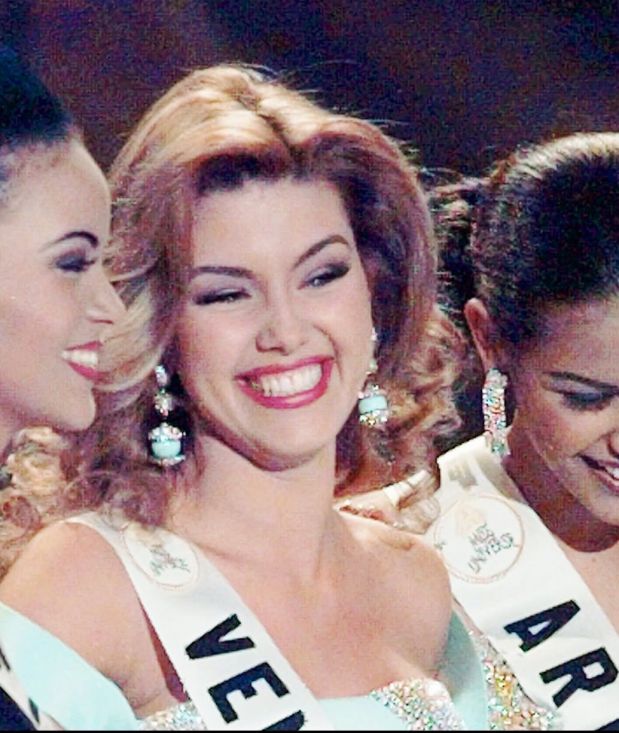 Alicia Machado (centre) at the 1996 Miss Universe pageant, where she was crowned the winner.