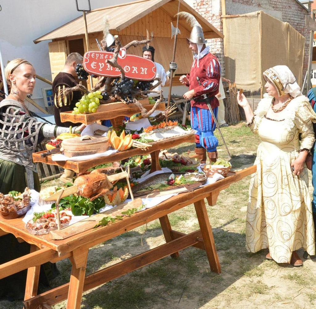 Satire Montage Einhorn-Fleisch auf Mittelaltermarkt