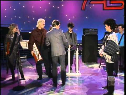 Dick Clark interviews Grace Slick on American Bandstand