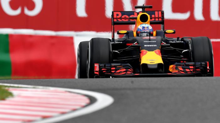 Red Bull Racing's Australian driver Daniel Ricciardo drives his car during the qualifying session at the Formula One Japanese Grand Prix in Suzuka on October 8, 2016. / AFP PHOTO / TOSHIFUMI KITAMURA