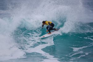 Semi finals: Tyler Wright is into the final four of the Roxy Pro France and within sight of a maiden world title.