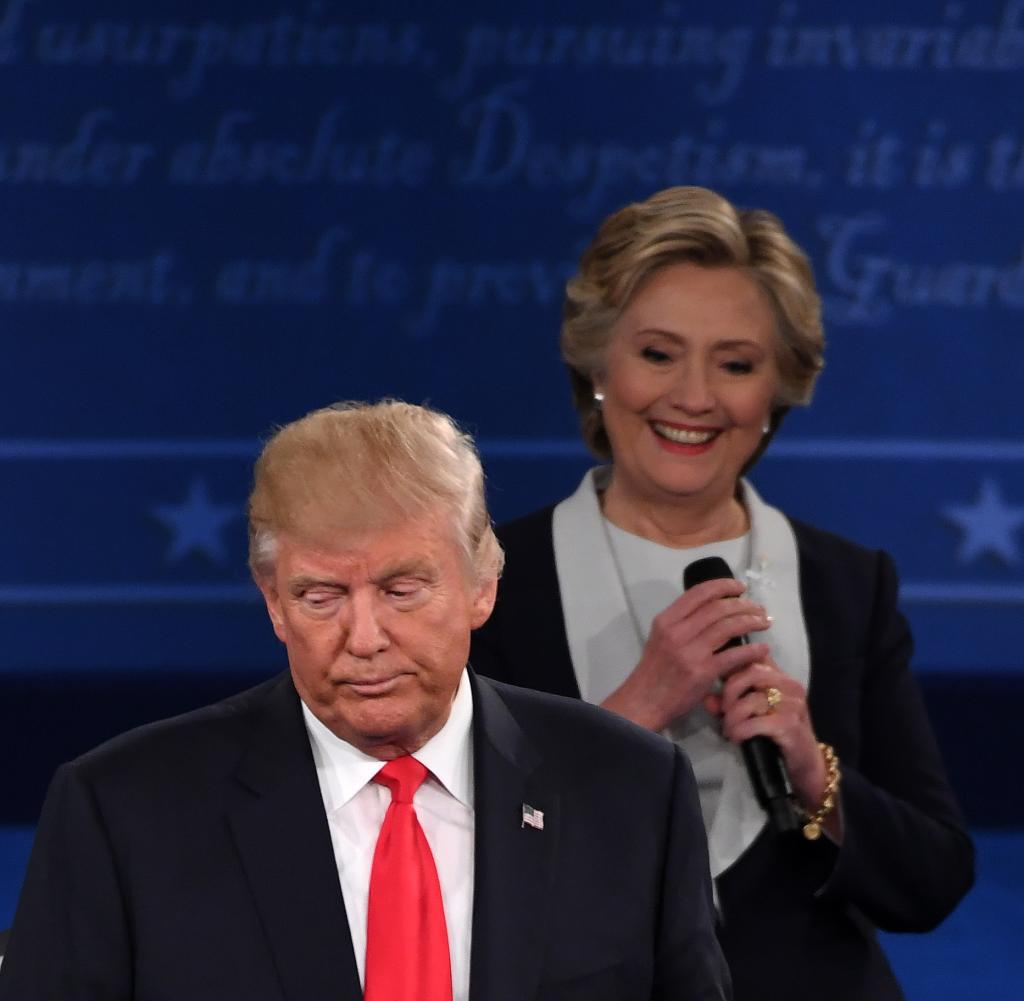 Hillary Clinton und Donald Trump beim TV-Duell in St. Louis