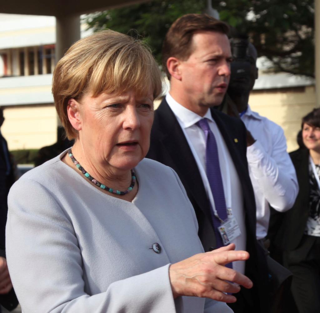 Angela Merkel und Steffen Seibert in Bamako, Mali