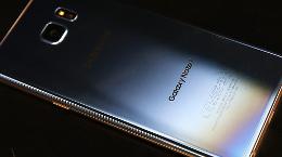 An Bord eines Flugzeugs in den USA hat ein Samsung-Smartphone des Typs "Galaxy Note 7" Feuer gefangen.