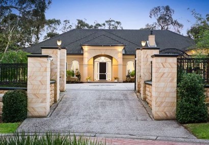 Mick Gatto lists his Lower Plenty house for sale