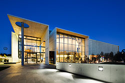 image: National Gallery of Australia
View towards new main entrance
Photograph: John Gollings 2010