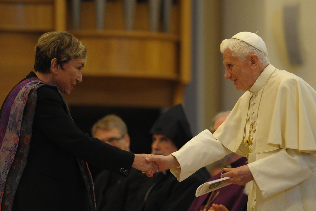 Julia Kristeva et Benoît XVI à Assise 27 octobre 2011