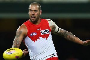 Powerful: Lance Franklin looks upfield during the Swans-Crows semi-final at the SCG.