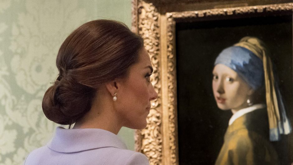  Catherine, Duchess of Cambridge views the 'Girl with a Pearl Earring' by Johannes Vermeer as she visits the Mauritshuis ...