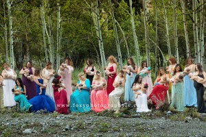 The beautiful photo features 21 mums and their babies. 