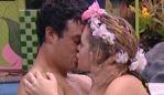 JUNE, 2005 : Big Brother contestants Greg and Christie kissing in spa during reality TV show "Big Brother Uncut" at DreamWorld on the Gold Coast 06/05..