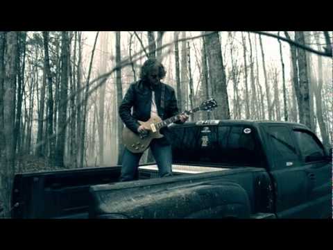 Brantley Gilbert - Kick It In The Sticks