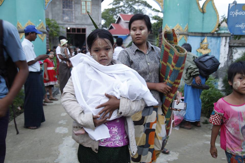 People seek refuge at Thabyae Gone monastery in Maungdaw Township after fighting between the Burma Army and militant broke out nearby villages. (Photo: Rakhine Gazette / Facebook)