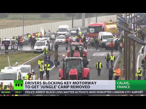 Calais chaos: Truckers driving near ‘Jungle’ camp violently attacked by migrants