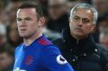 Manchester United's Wayne Rooney and manager Jose Mourinho.