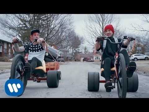 twenty one pilots: Stressed Out [OFFICIAL VIDEO]