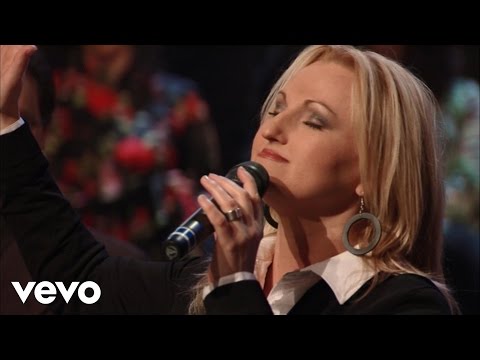 Bill & Gloria Gaither - The Promise [Live] ft. The Martins