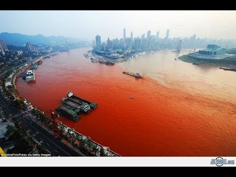 OFFICIALS BAFFLED AS CHINA'S YANGTZE RIVER MYSTERIOUSLY TURNS BLOOD RED! (Sept 7, 2012)