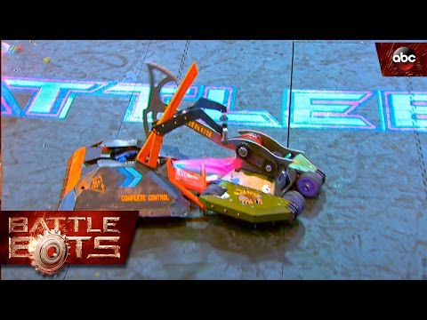 Complete Control vs. Bombshell - BattleBots