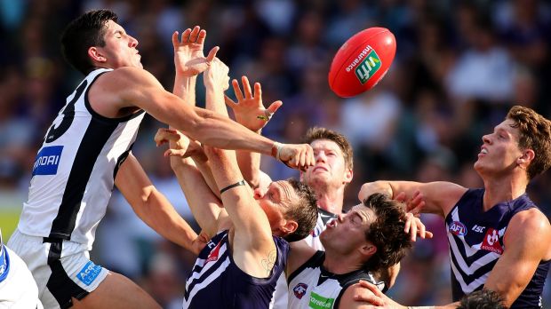 Jacob Weitering of the Blues spoils Jon Griffin of the Dockers.