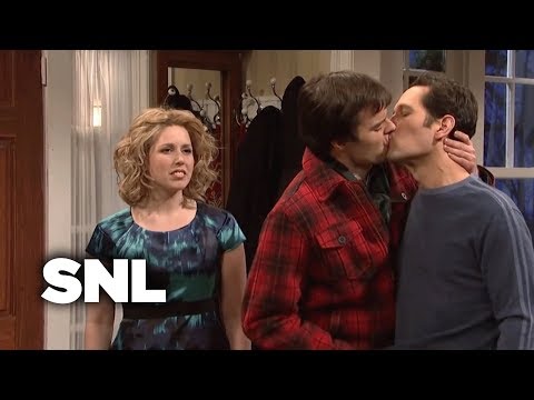 Kissing Family: Holiday Affection - Saturday Night Live